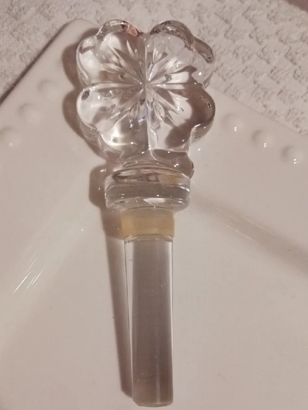 Stunning! ⚜️ Clear Glass Floral/4 Leaf Clover 🍀 Bottle Stopper 🍀⚜️🍀